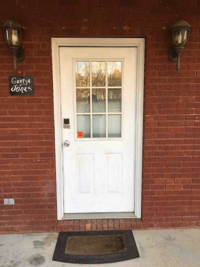 Building Photo - 175 Schools Dr