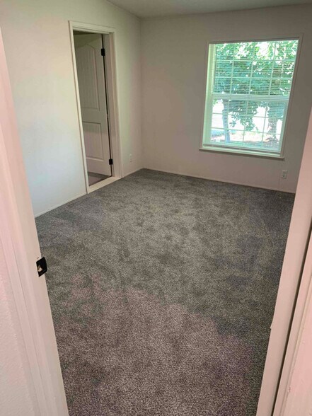 Building Photo - 1341 Rhoda Ln