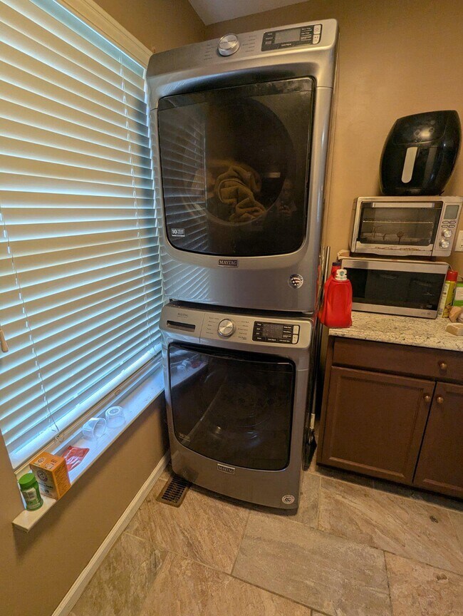 Building Photo - 4 Tether Cir