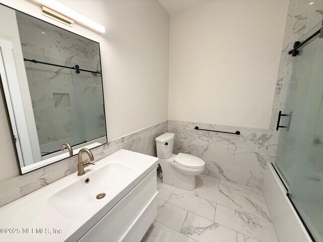 Building Photo - 1733 Memorial Park Terrace