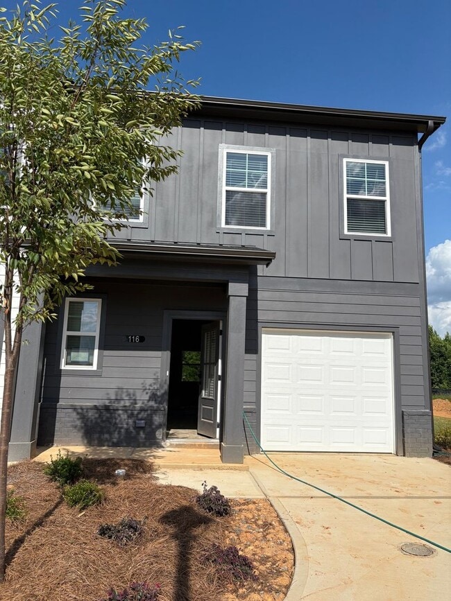 Building Photo - Charming 3BR Townhome in Adairsville