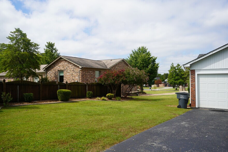 Building Photo - 735 Fisk Rd