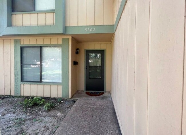 Building Photo - 9502 Quail Village Ln