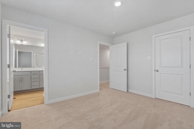 Building Photo - 16628 Green Glade Dr
