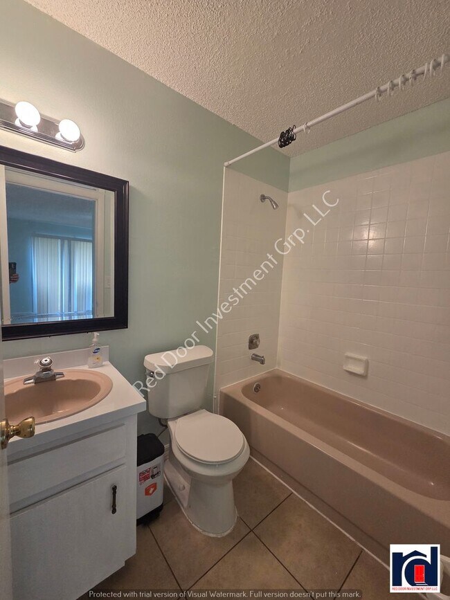 Building Photo - 2 Bedroom 2 Bath w/ Washer & Dryer~ Move in Ready!