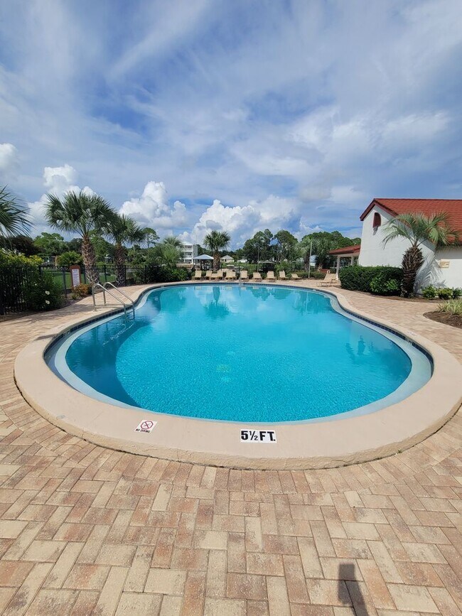 Building Photo - 8730 Thomas Dr