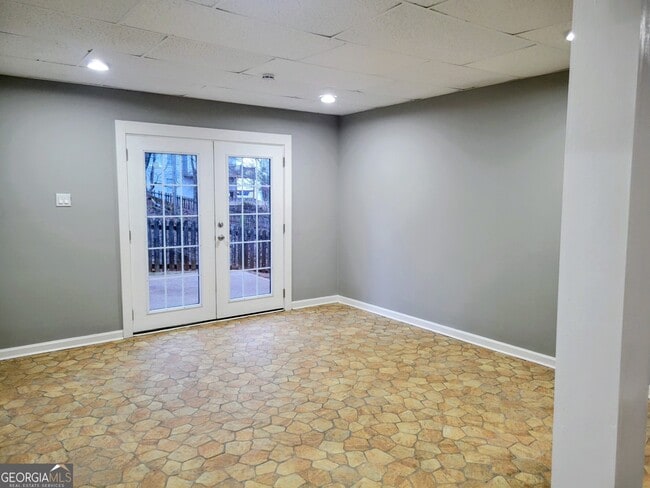 Building Photo - 1523 Fallen Leaf Dr SW