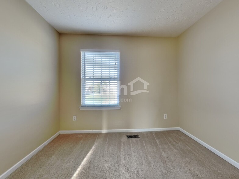 Building Photo - 2452 Featherston Ct