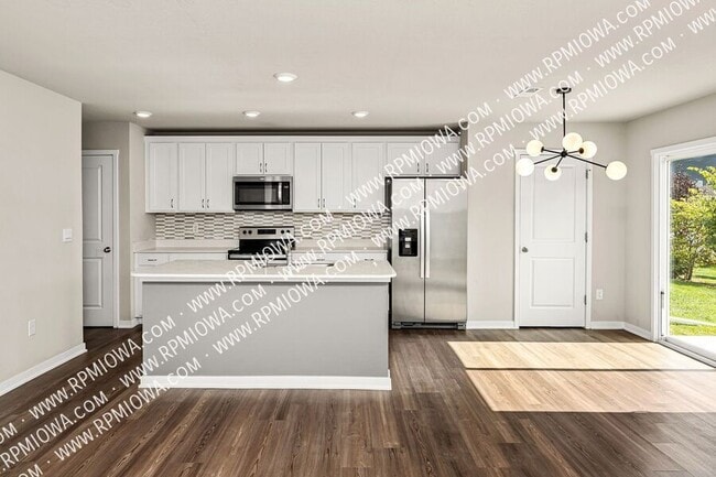 Building Photo - 2578 SE Morningdew Dr