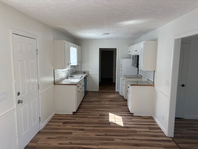 Building Photo - Murfreesboro-Cason Ln area 3BR/2BA+ Garage