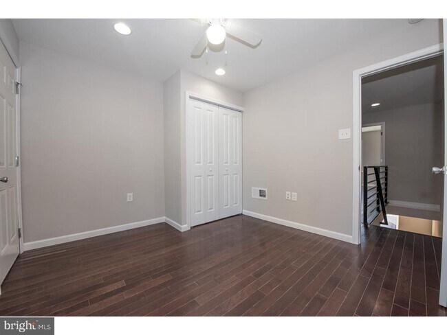 Building Photo - 437 Greenwich St