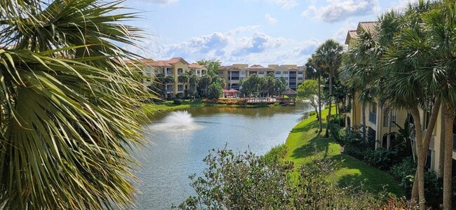Building Photo - 300 Uno Lago Dr