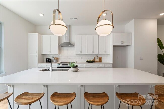 Building Photo - 3405 Holabird Ln