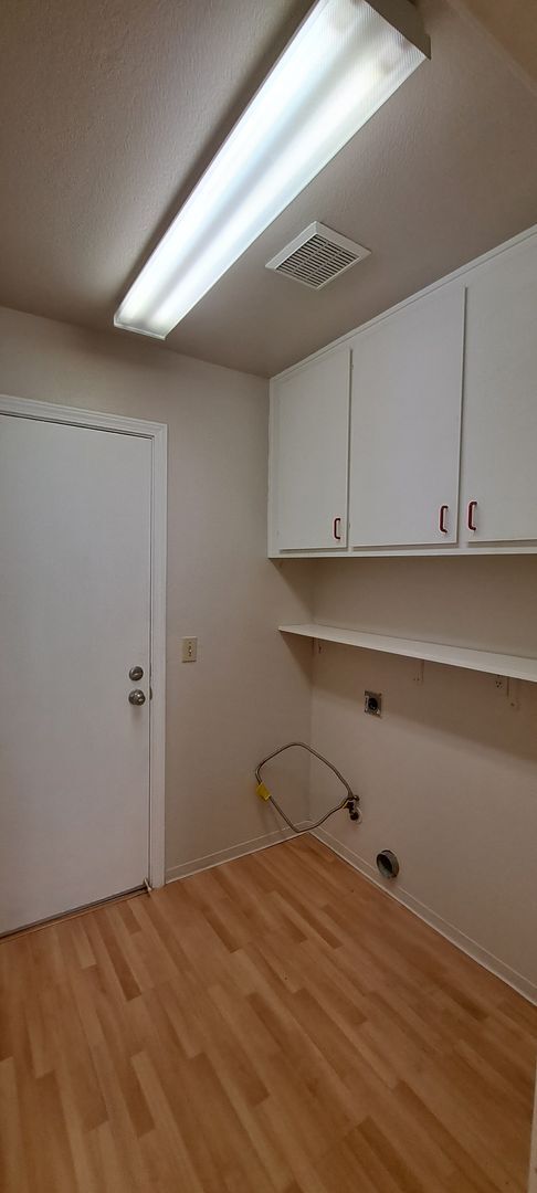 Building Photo - 320 Stamper Cir