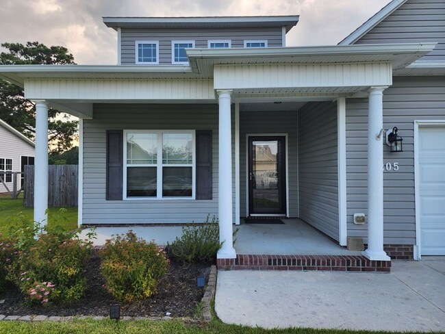 Building Photo - 3 Bedroom home with an upstair bonus room ...