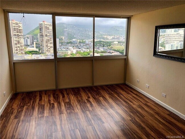 Building Photo - 2211 Ala Wai Blvd