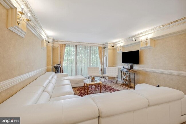 Building Photo - 5101 River Rd