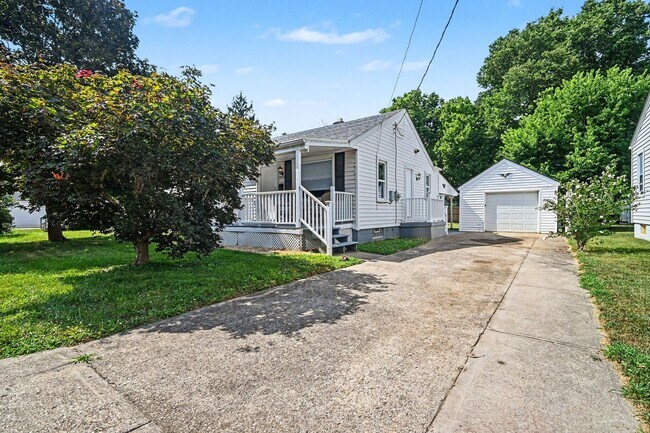 Building Photo - 102 E Home Ave