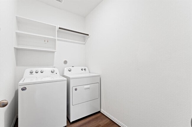 Building Photo - 31423 Elkcreek Bend Dr