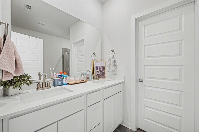 Building Photo - 4885 W Triangle St