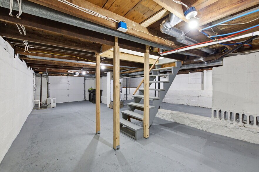 Building Photo - 4734 Mission Rd