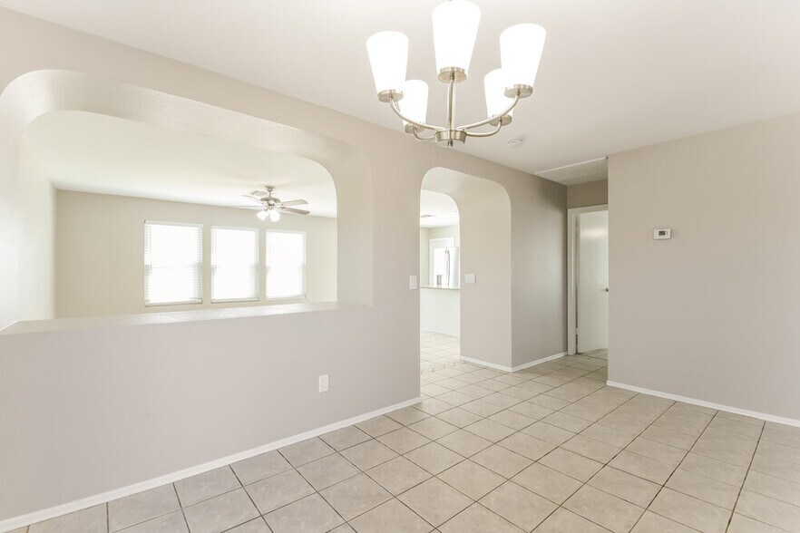 Building Photo - 10509 W Angels Ln