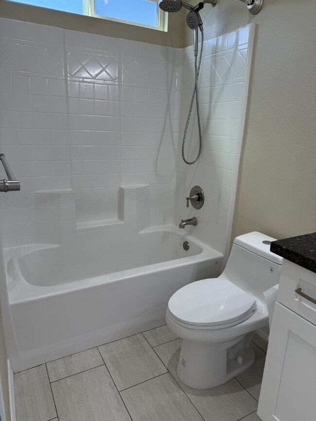 Building Photo - Beautifully finished 2024 ADU in the Victo...