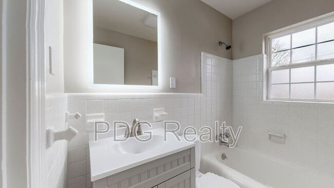 Building Photo - 3833 Chenoweth Ct