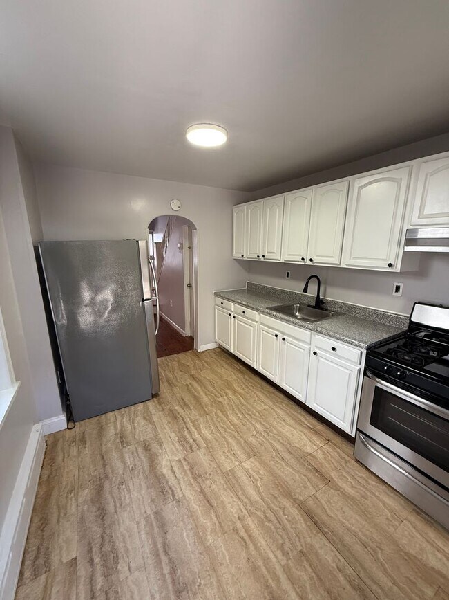 Building Photo - Point Breeze 3 bedroom South Philly