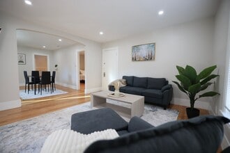 Building Photo - 16 Orange St