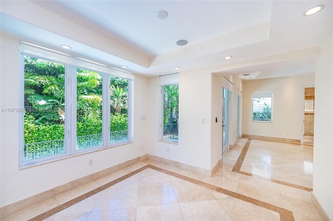 Building Photo - 541 S Mashta Dr