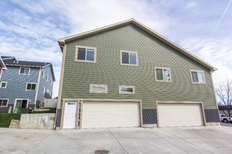Building Photo - 720 10th St W