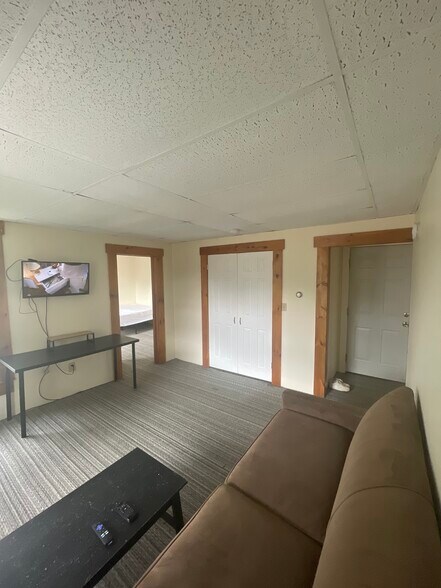 Building Photo - 86 Elm St