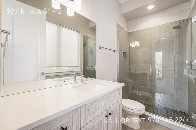 Building Photo - 927 N Inca St