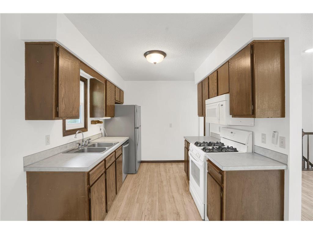 Building Photo - 9937 Deerwood Ln N