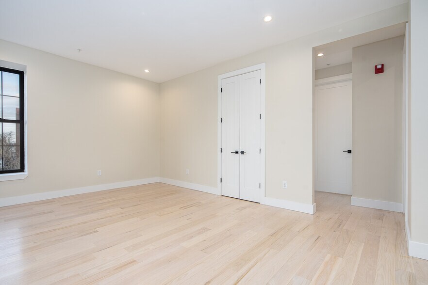 Unit 2L - 609 Communipaw Ave