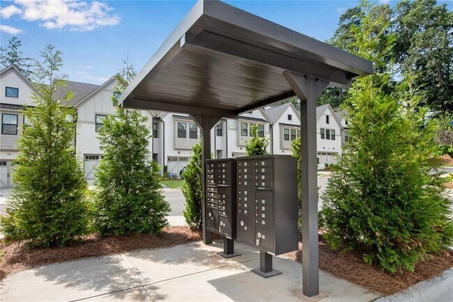 Building Photo - 400 Renwood Trl