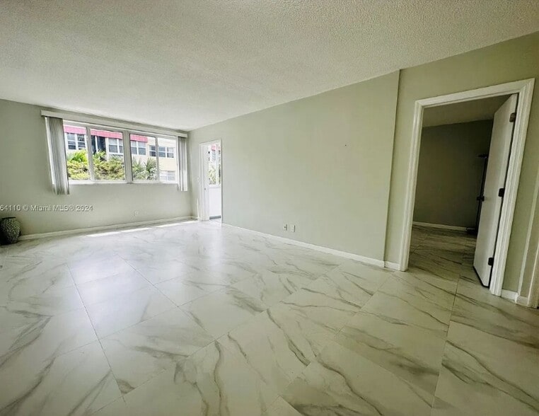 Building Photo - 1333 E Hallandale Beach Blvd