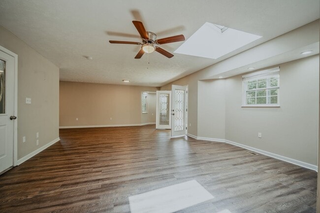 Building Photo - SHORT TERM - Spacious 3-Bedroom home with Wrap-Around Porch