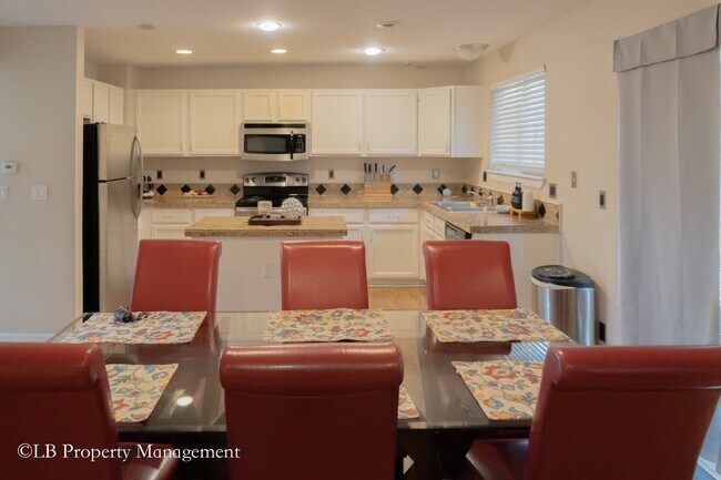 Building Photo - 4780 N Foxtail Dr