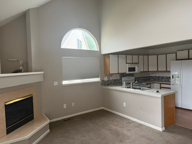 Building Photo - 2900 Ross Dr