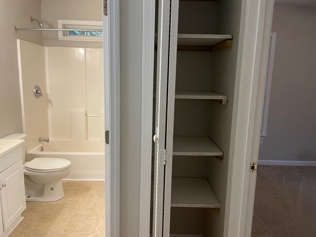 Building Photo - 3826 Dyches Rd