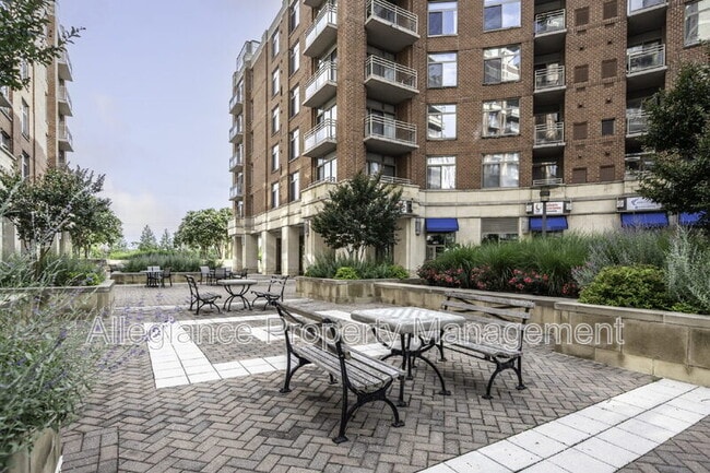 Building Photo - 3600 S Glebe Rd