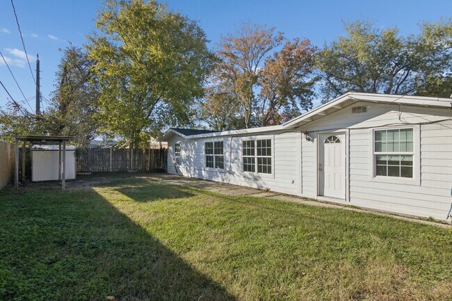 Building Photo - 1861 Dolphin Dr