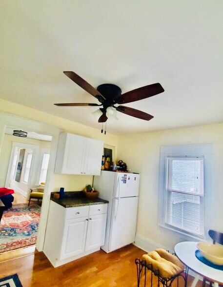 Building Photo - 15 Dixon St