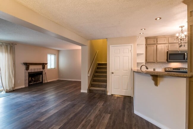 Building Photo - Spacious 3 Bedroom, 3 Bathroom Willowbrook Condo in Gunbarrel