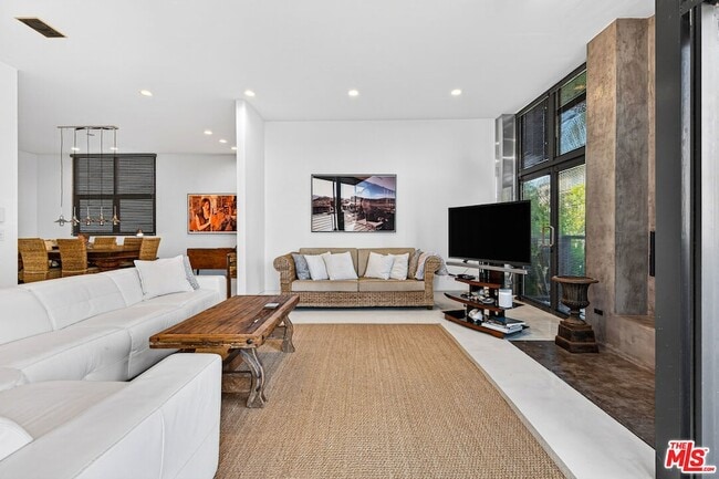 Building Photo - 11 Voyage St