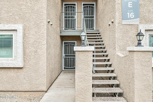 Building Photo - 1560 W Sahuaro Dr