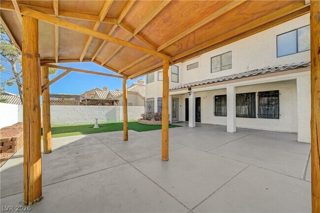 Building Photo - 2616 Camphor Tree St