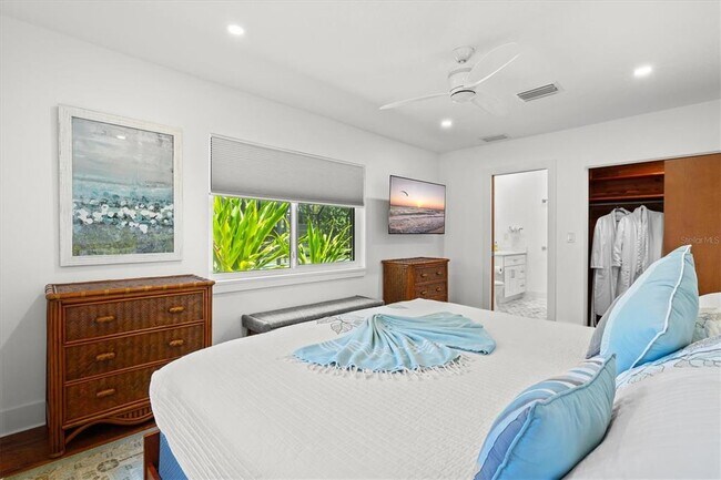 Building Photo - 2587 Ringling Blvd